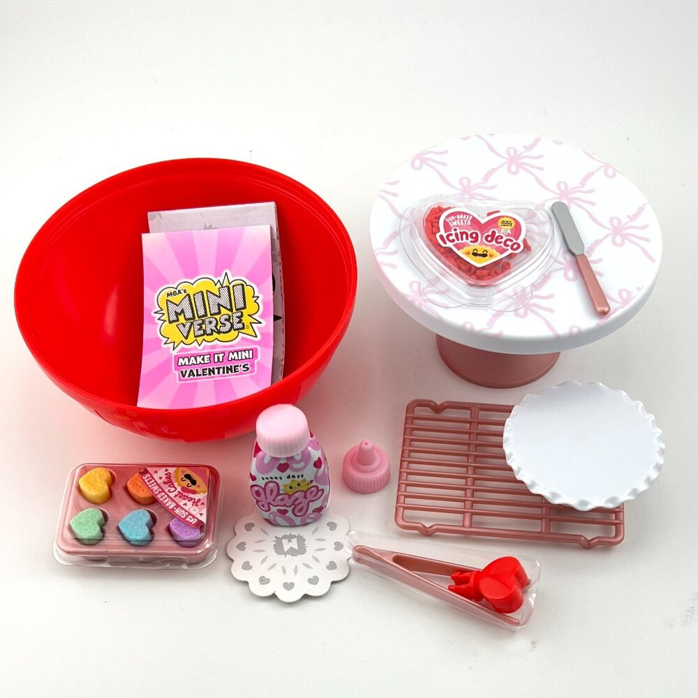 MGA Miniverse Make It Mini Valentine's Series 2 Conversation Heart Petit Fours